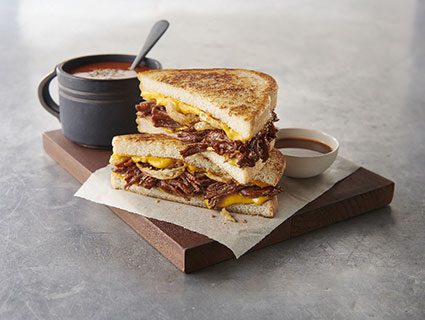Beef barbacoa bbq style grilled cheese 牛肉烧烤式烤奶酪
